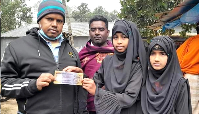কুড়িয়ে পাওয়া লাখ টাকা ফেরত দিল শিশু শিক্ষার্থী
