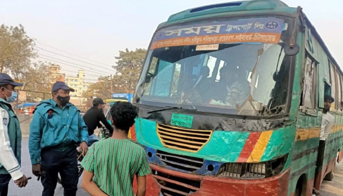 ডিএসসিসির অভিযান: রুট পারমিটবিহীন তিন বাস ডাম্পিংয়ে ডিএসসিসির অভিযান: রুট পারমিটবিহীন তিন বাস ডাম্পিংয়ে