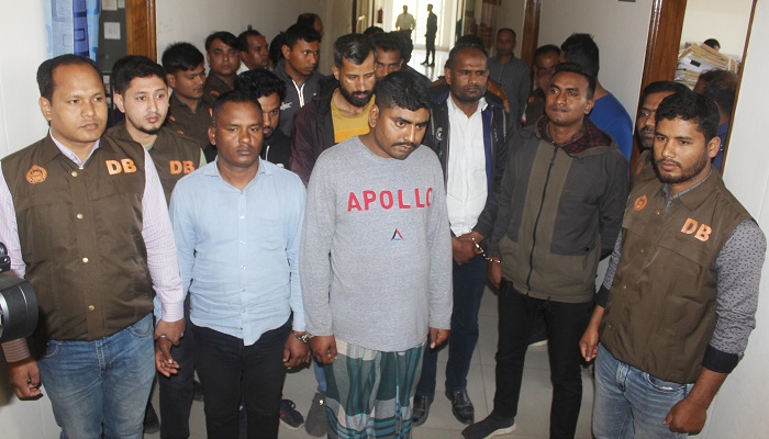 পুলিশের নিয়োগ পরীক্ষায় জালিয়াতি, আটক ১৭ পুলিশের নিয়োগ পরীক্ষায় জালিয়াতি, আটক ১৭