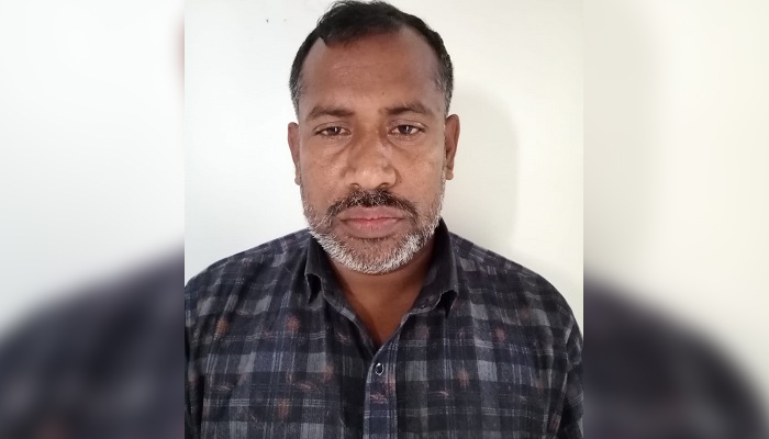 ‘ডাকাত সর্দার’ গ্রেপ্তার হলেও অধরা ‘কসাই বাবু’ ‘ডাকাত সর্দার’ গ্রেপ্তার হলেও অধরা ‘কসাই বাবু’