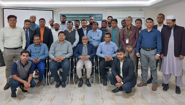নিরাপদ পোল্ট্রি ও কৃষিচর্চায় প্রশিক্ষণ নিরাপদ পোল্ট্রি ও কৃষিচর্চায় প্রশিক্ষণ