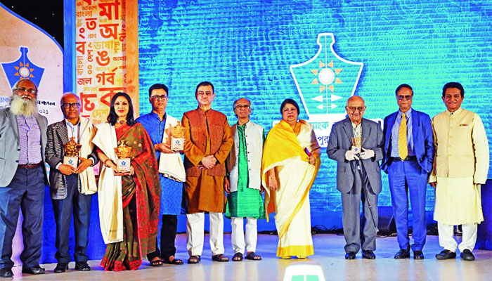 সৃষ্টিশীলতার উদযাপন সৃষ্টিশীলতার উদযাপন