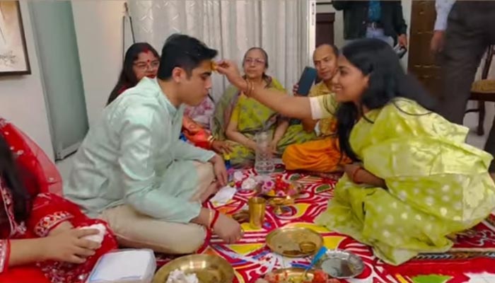 বিয়ে করছেন লেখক ভট্টাচার্য, আশীর্বাদ সম্পন্ন বিয়ে করছেন লেখক ভট্টাচার্য, আশীর্বাদ সম্পন্ন