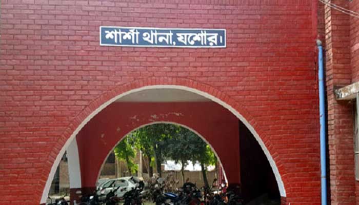 সেফটি ট্যাঙ্ক থেকে কলেজছাত্রীর মরদেহ উদ্ধার, সহপাঠী আটক সেফটি ট্যাঙ্ক থেকে কলেজছাত্রীর মরদেহ উদ্ধার, সহপাঠী আটক