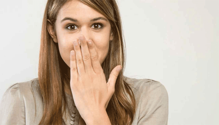 হঠাৎ হেঁচকি উঠছে? থামাবেন কীভাবে