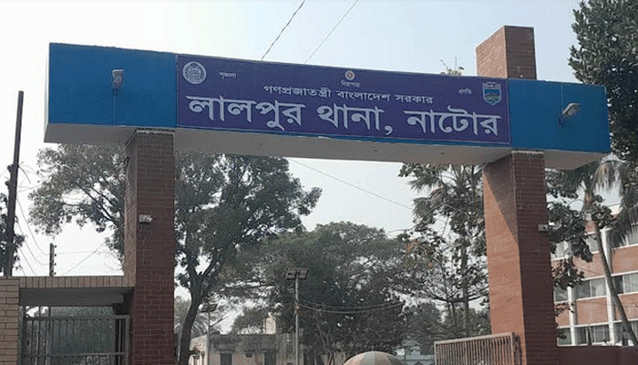 ট্রাক্টর থেকে পড়ে চালকের সহকারী নিহত
