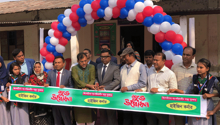 গোয়ালন্দে বয়ঃসন্ধিকালীন স্বাস্থ্য সুরক্ষায় হাইজিন কর্ণার উদ্বোধন