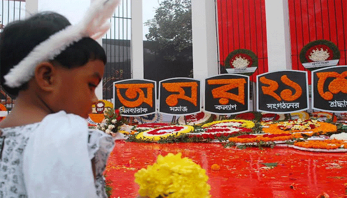 প্রভাতফেরিতে হাজারো মানুষের ঢল