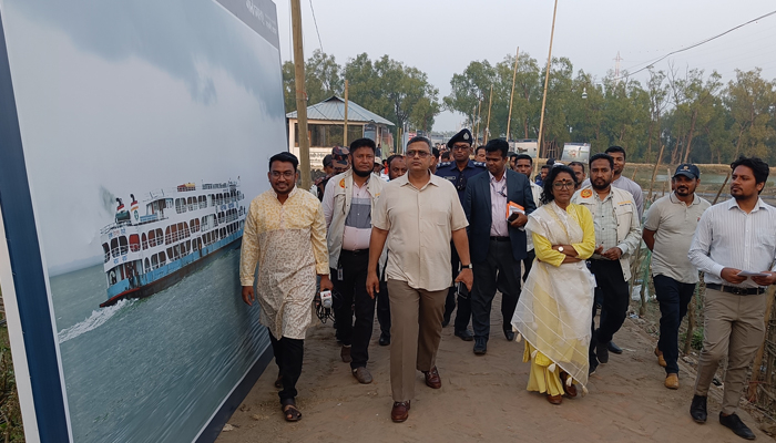 নাফের পাড়ে ১০০ নদীর ছবিতে মুগ্ধ সীমান্তের মানুষ