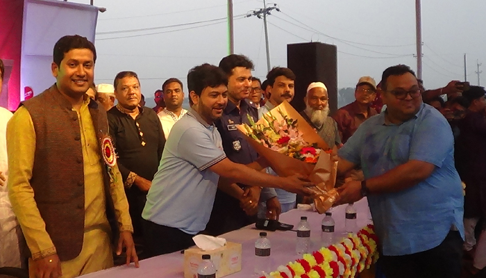 ভোট আসলে অতিথি পাখি হন, একটুও লজ্জা করে না