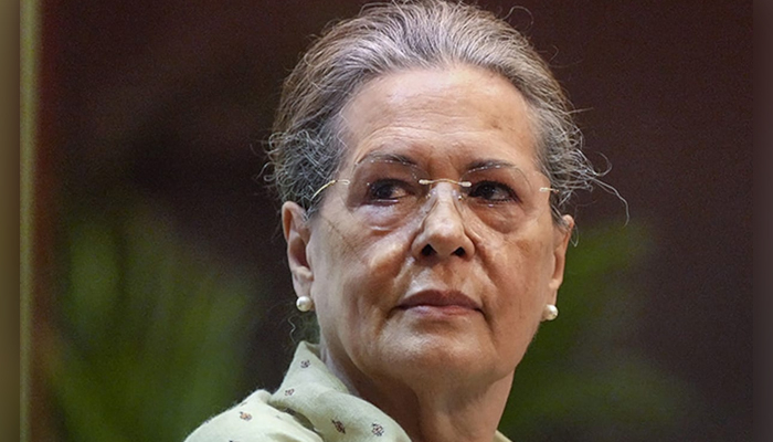 রাজনীতি থেকে অবসরের ইঙ্গিত সোনিয়া গান্ধীর