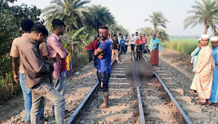 সান্তাহারে চলন্ত ট্রেনে ঝাঁপ দিয়ে অজ্ঞাত ব্যক্তির আত্মহত্যা