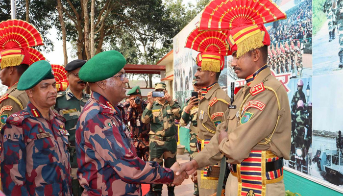 তিনবিঘা করিডোর ও আঙ্গরপোতা-দহগ্রাম পরিদর্শনে বিজিবির ডিজি