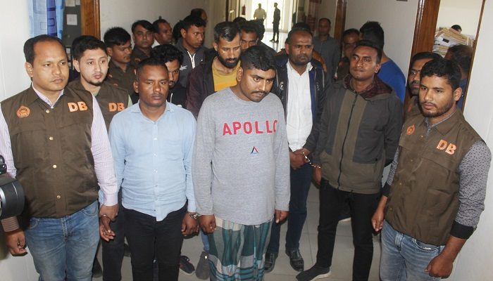 পুলিশের নিয়োগ পরীক্ষায় জালিয়াতি, আটক ১৭