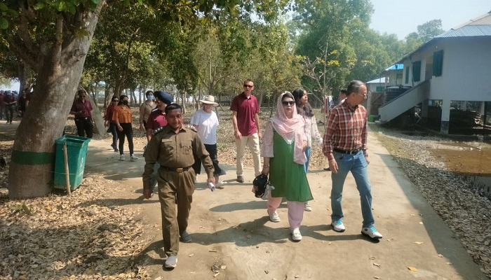সুন্দরবন পরিদর্শনে ৭ দেশের সামরিক প্রতিনিধি দল