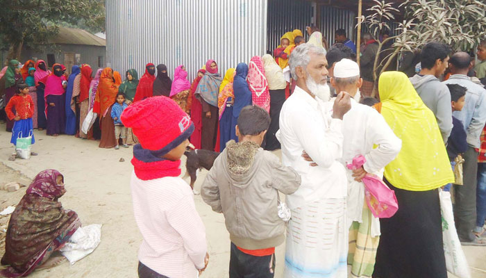 ওএমএসের লাইন দীর্ঘ হচ্ছে