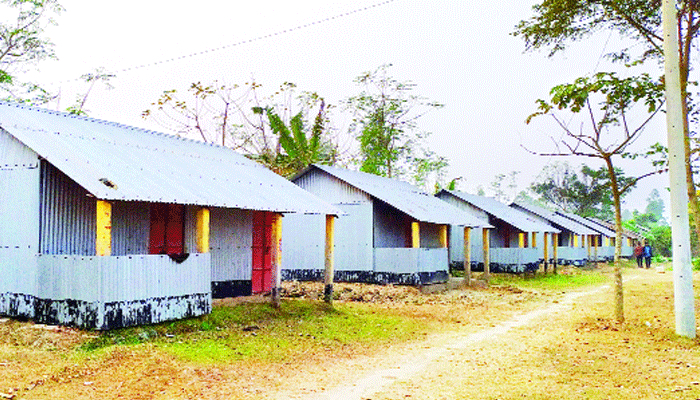 গুচ্ছগ্রাম ছাড়ছেন সাঁওতালরা