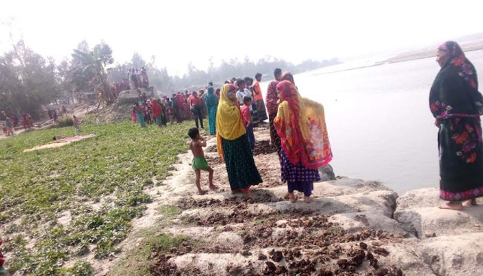 নদীতে গোসলে নেমে গৃহবধূর মৃত্যু