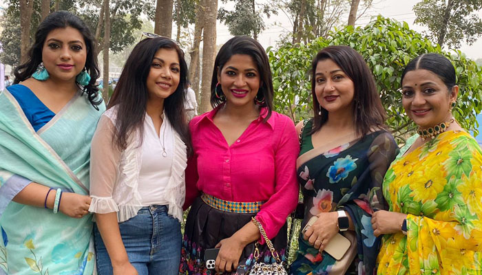 লাইট ক্যামেরা অ্যাকশনের বাইরে একটা দিন