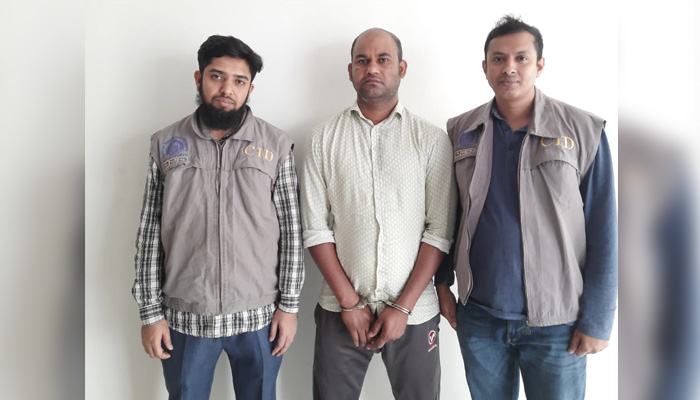 গোপনে স্কুলছাত্রীর ছবি তুলে মা-মেয়েকে যৌন হয়রানি, অভিযুক্ত গৃহশিক্ষক গ্রেপ্তার