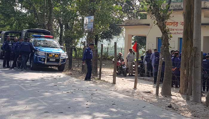 জলাধার খনন নিয়ে এলাকাবাসী-পাউবো কর্তৃপক্ষের সংঘর্ষ, আহত ৮