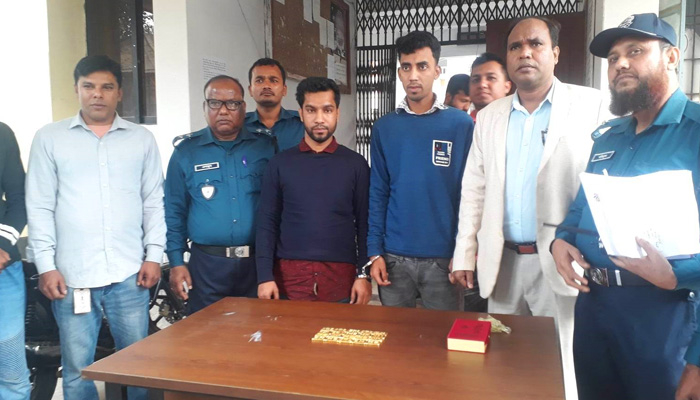 নাবিল পরিবহনে যাত্রীর কাছে মিলল ২০ স্বর্ণবার, গ্রেপ্তার ২