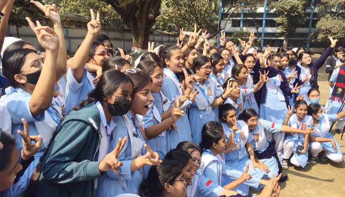 জিপিএ-৫ ও পাসের হার, দুটোতেই এগিয়ে মেয়েরা