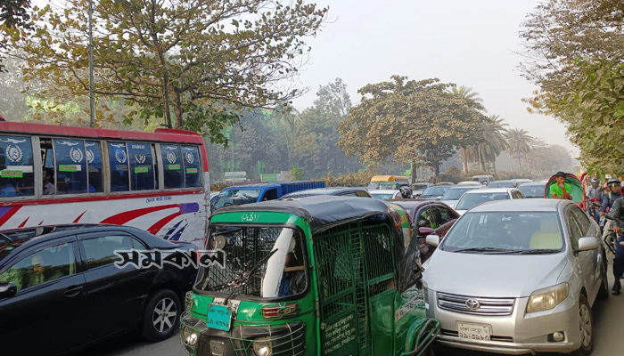 রাজধানীতে তীব্র যানজট, পথে পথে ভোগান্তি