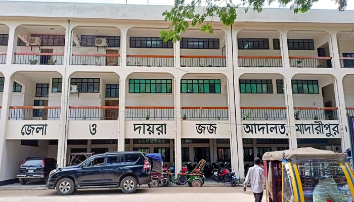 মাদারীপুরে অতিরিক্ত জেলা ম্যাজিস্ট্রেটের বিরুদ্ধে মামলা