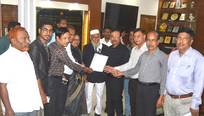 অবৈধ ইটভাটার কালো ধোঁয়ায় স্বাস্থ্য ঝুঁকিতে মানুষ