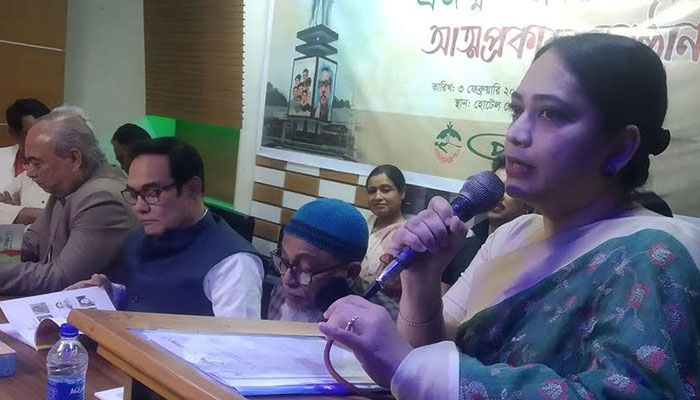মুক্তিযুদ্ধের স্মৃতিচারণ করে কাঁদলেন শহীদের সন্তানরা