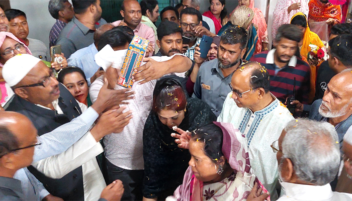 ঈশ্বরদীতে রেলমন্ত্রীকে 'জামাইবরণ'