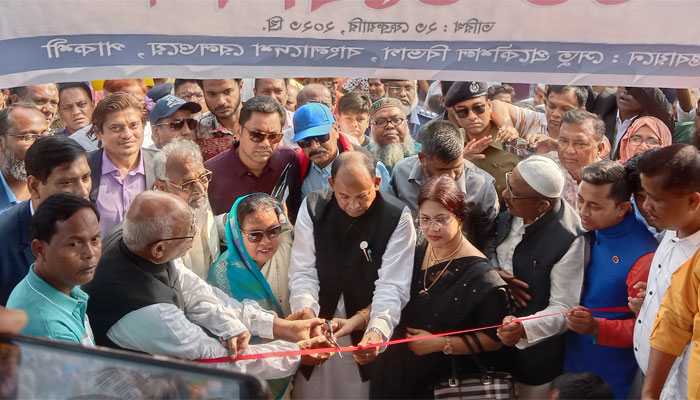 ভাষাসংগ্রামী নামের মঞ্চ পুনর্নির্মাণের ঘোষণা রেলমন্ত্রীর