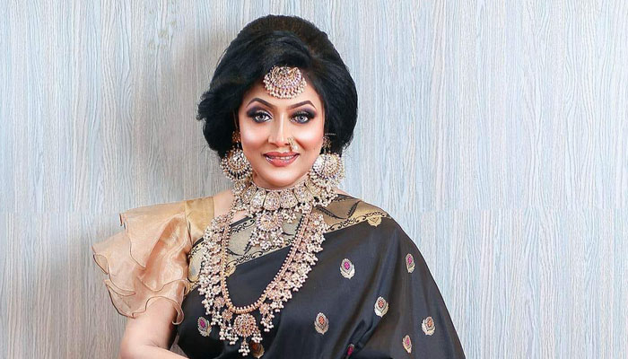 রমজান চলে আসায় সিনেমা মুক্তি পেছালেন রোজিনা