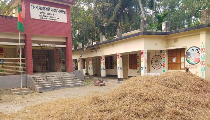 স্কুলের ভবন দখলের অভিযোগ সাবেক সভাপতি বিরুদ্ধে
