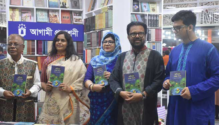 সমাজের আগ্রগতির কথা বলে কবিতা: শ্যামল দত্ত