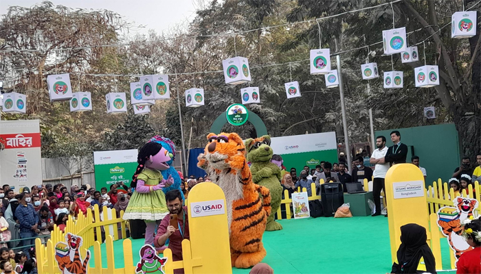 বইমেলায় শিশুপ্রহরের উদ্বোধন, হালুম-ইকরির সঙ্গে মেতে উঠল শিশুরা