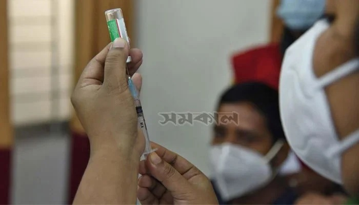 করোনা টিকার তৃতীয় ও চতুর্থ ডোজ প্রয়োগ বন্ধ ঘোষণা
