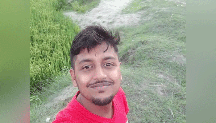 একমাত্র কর্মক্ষম ছেলেকে হারিয়ে পাগলপ্রায় আরিফের বাবা-মা একমাত্র কর্মক্ষম ছেলেকে হারিয়ে পাগলপ্রায় আরিফের বাবা-মা