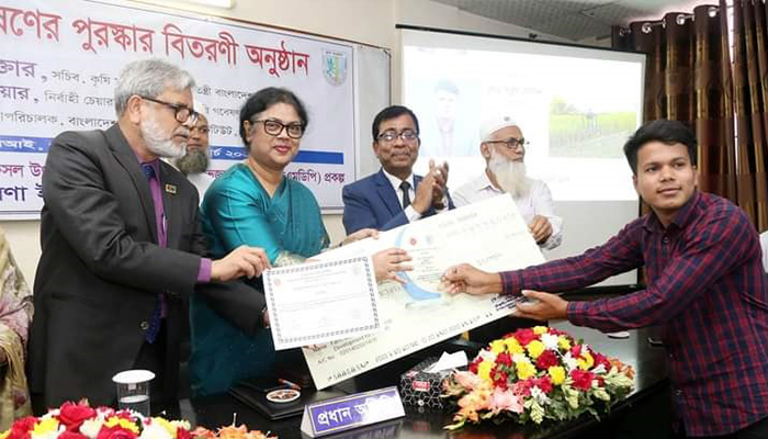 কৃষি যন্ত্রপাতি প্রতিভা অন্বেষণ পুরস্কার পেলেন সেই সবুজ কৃষি যন্ত্রপাতি প্রতিভা অন্বেষণ পুরস্কার পেলেন সেই সবুজ