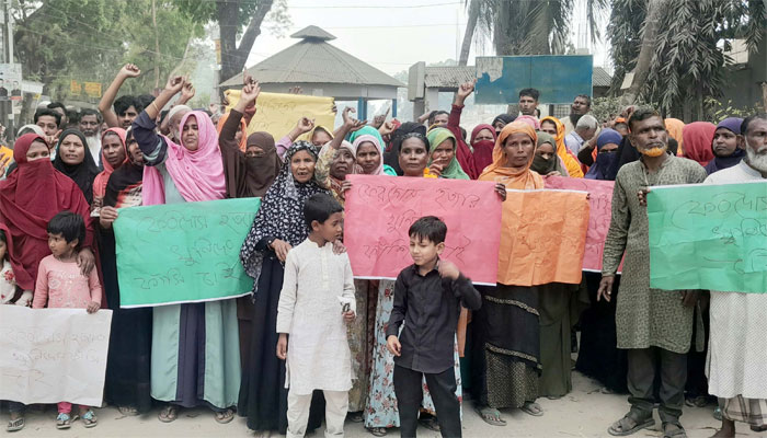 হত্যাকারীদের ফাঁসির দাবিতে বিক্ষোভ হত্যাকারীদের ফাঁসির দাবিতে বিক্ষোভ