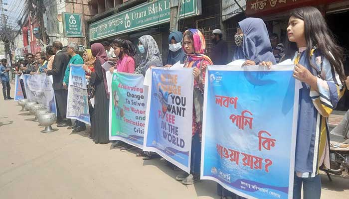 উপকূলীয় অঞ্চলে সুপেয় পানির সংকট নিরসনের দাবি উপকূলীয় অঞ্চলে সুপেয় পানির সংকট নিরসনের দাবি