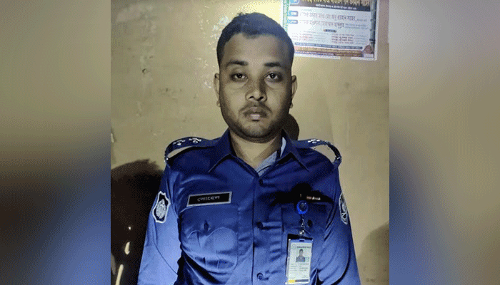 পুলিশের ইউনিফর্ম পরে পাত্রী দেখতে গিয়ে ধরা যুবক