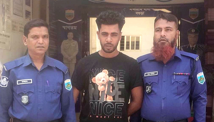 বগুড়ায় রাস্তা থেকে তুলে নিয়ে ছাত্রীকে ধর্ষণ, বখাটে আটক