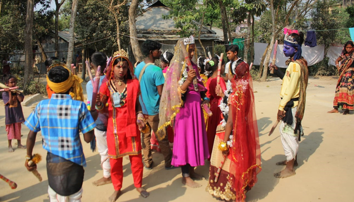 ফাগুয়া উৎসবে মেতেছে চা-বাগান