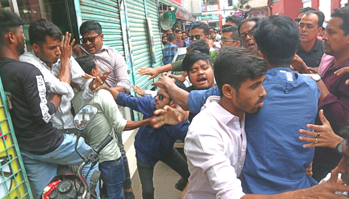 উজিরপুর বিএনপির কমিটি গঠন নিয়ে দফায় দফায় হাতাহাতি