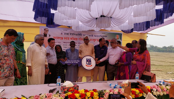 ‘তারার লাগি মাথা গুঁজার ঠাঁই অইছে’