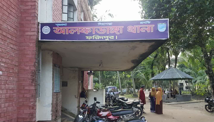 ছাত্রীদেরকে উত্ত্যক্তের প্রতিবাদ করায় ৪ শিক্ষকের ওপর হামলা