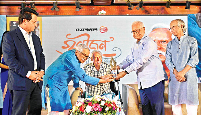ডা. জাফরুল্লাহ চৌধুরীকে আবেগসিক্ত অভিবাদন