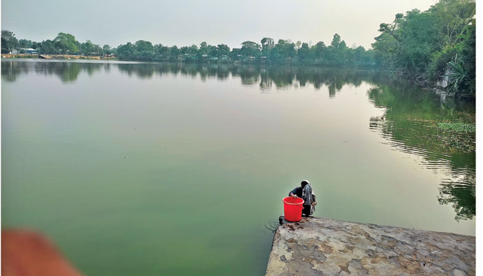 ১২শ বছরের দিঘি ইতিহাসের সাক্ষী